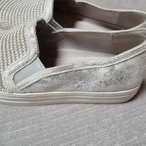 Sketchers - Picture 2 of 5